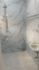 Ένα μπάνιο στο Bellas place