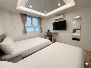 A bed or beds in a room at Hotel CF