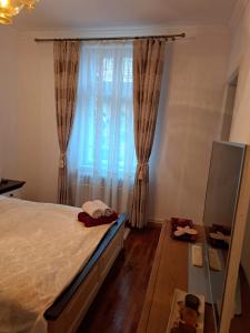 Postel nebo postele na pokoji v ubytování Center House + 1 fotografie