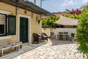 Patio nebo venkovní prostory v ubytování Lena’s traditional villa