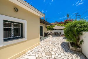 Budova, kde se prázdninový dům nachází + 77 fotografií