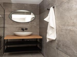 Ένα μπάνιο στο Luxury apartment in Renesse with infrared sauna