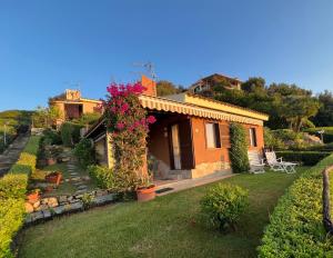 Κήπος έξω από το Villa Rei - 180 Grad Panoramablick aufs Meer und Strandnähe
