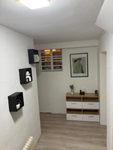 Televiisor ja/või meelelahutuskeskus majutusasutuses Monteurzimmer, Monteurunterkunft in 20 km von Hanau und 35 km von Frankfurt am main