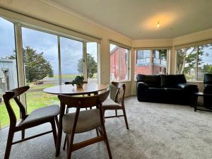 Posezení v ubytování Private Farmhouse & Paddock Available