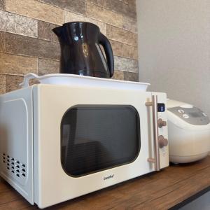 a microwave with a coffee pot on top of it at 久松の宿 in Miyako-jima