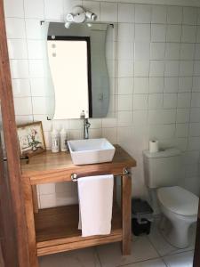 Ένα μπάνιο στο City Apartment 6 con jardín