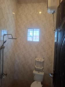 Koupelna v ubytování Serene Service Apartment in the heart of Rayfield