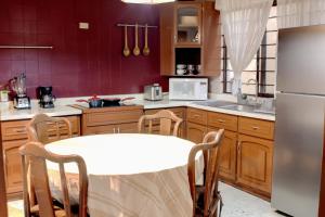 Kuchyň nebo kuchyňský kout v ubytování Casa Colibrí - Amplia cómoda en zona tranquila y bien conectada + 36 fotografií