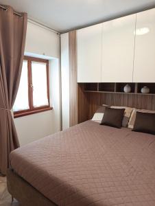 Postel nebo postele na pokoji v ubytování Residenza dentro le mura - 6 min walk to Bernina Express