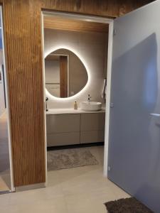 Ένα μπάνιο στο Villa Pinewoods