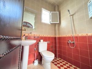 Phòng tắm tại Traditional house with panoramic terrace +9 ảnh