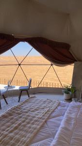 Postel nebo postele na pokoji v ubytování Wahiba Sand private dome