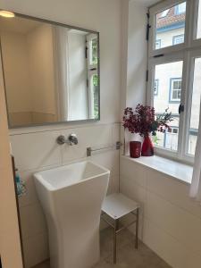 Et badeværelse på Exklusive Unterkunft im Herzen der Altstadt + 22 billeder