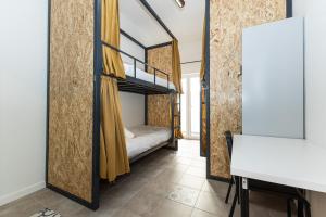 a room with a bunk bed and a table at Arbutus Bed and Bar in Portimão