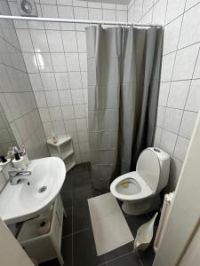 Ένα μπάνιο στο Apartment close to city +10 φωτογραφίες