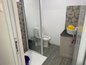 Ένα μπάνιο στο St Miriam Park Apartments