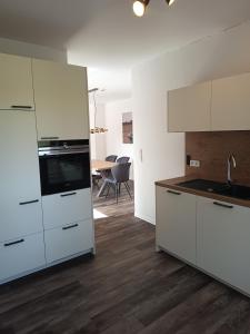 Køkken eller tekøkken på Ferienwohnungen auf Hof Elseblick + 10 billeder