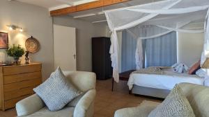 Ένα ή περισσότερα κρεβάτια σε δωμάτιο στο Gabus Safari Lodge