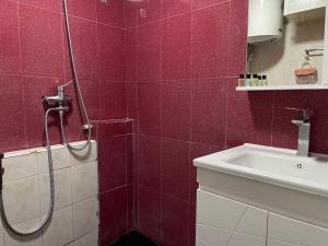 Ένα μπάνιο στο Caspian Hostel