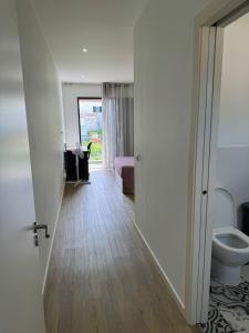 Ένα μπάνιο στο E - Beautiful 2 bedroom Terraced Home