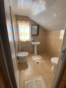 Φωτογραφία από το άλμπουμ του House in Daphenili σε Sairme