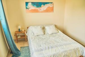 Voodi või voodid majutusasutuse Le 4ème Ciel Appart Cosy et Équipé Wifi 2TV toas