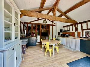 Kuchyň nebo kuchyňský kout v ubytování Gites Airial cazalas