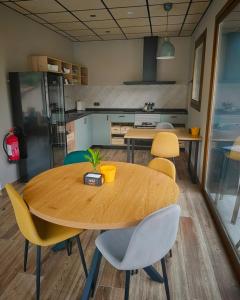 Kuchyň nebo kuchyňský kout v ubytování Casín hostel