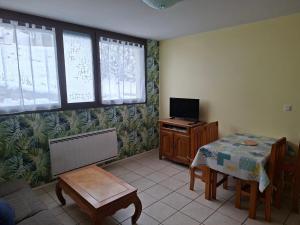 TV a/nebo společenská místnost v ubytování la cassine