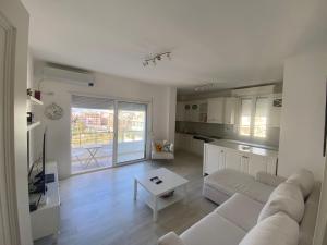 Χώρος καθιστικού στο Cozy Apartment with Lake View +8 φωτογραφίες