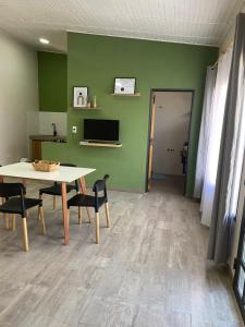 Et tv og/eller underholdning på Dpto pura vida 3