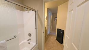 Ένα μπάνιο στο River Ridge 423B +10 φωτογραφίες