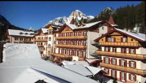 O vedere generală la munți sau o vedere la munte luată de la acest apartament