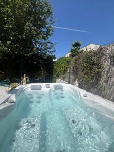 Πισίνα στο ή κοντά στο Traumhaus mit Whirlpool, Fitness, Kamin, in toller Lage