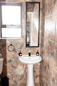 Ένα μπάνιο στο Pecan and Lime Inn The First Den