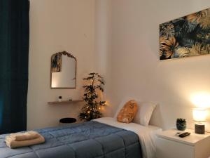 Una cama o camas en una habitación de BLUE HORIZON near the sea apartment