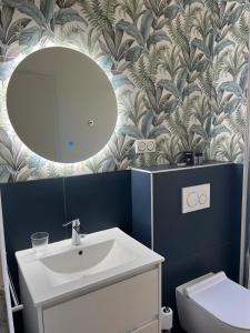 Ένα μπάνιο στο La Roseraie