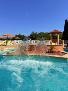 a fountain in the middle of a swimming pool at Camping Parc Bellevue in Cannes
