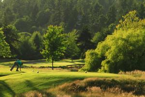 Golf v rezortu nebo okolí