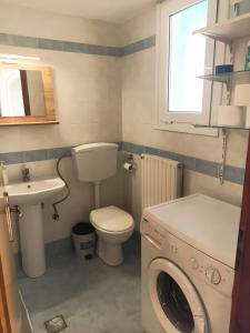 Et badeværelse på Eva's Apartments