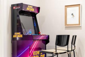 Herní místnost v ubytování Four Bears Chalet by Fernie Central Reservations