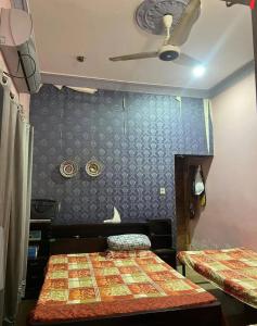 Postel nebo postele na pokoji v ubytování Choudhary House