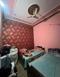 Postel nebo postele na pokoji v ubytování Choudhary House