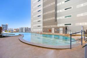 Πισίνα στο ή κοντά στο Luxury CBD High Rise Studio