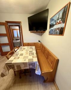 Μια τηλεόραση ή/και κέντρο ψυχαγωγίας στο Anayet Sweet Home