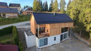 Το κτήριο όπου στεγάζεται  το διαμέρισμα