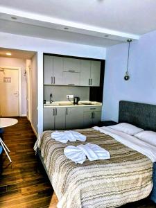 Giường trong phòng chung tại BlueSky in Alliance Palace +5 ảnh