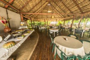 Restaurace v ubytování Karahe Beach Hotel