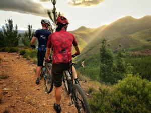 two people riding bikes on a dirt trail at Swannie Creek private nature retreat with hot tub and fireplace in Grabouw +50 photos
